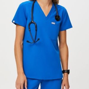 Figs xs scrub top